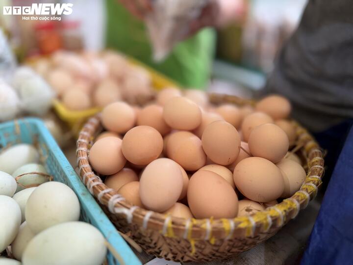 Nghỉ lễ, người dân TP.HCM đổ về Phiên chợ Xanh - Tử tế, săn nông sản sạch - 7