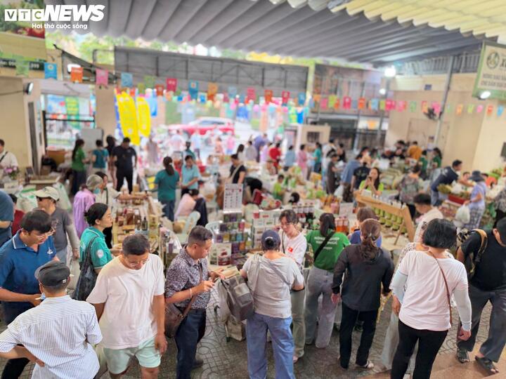 Trong bối cảnh thực phẩm bẩn vẫn len lỏi vào đời sống, mô hình này cho thấy hướng đi bền vững của thị trường nông sản. Sự tử tế được duy trì xuyên suốt đã giúp phiên chợ trở thành lựa chọn ưu tiên của nhiều gia đình, đặc biệt trong những dịp cao điểm như kỳ nghỉ lễ.