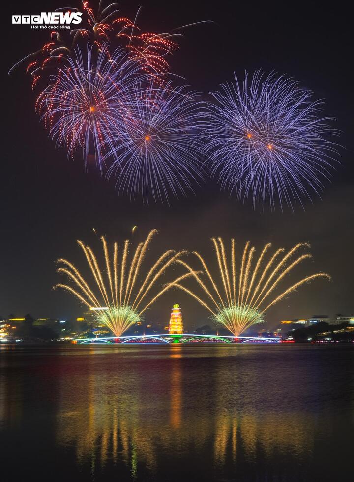 Rực rỡ màn pháo hoa mừng ngày Giỗ Tổ Hùng Vương - 6