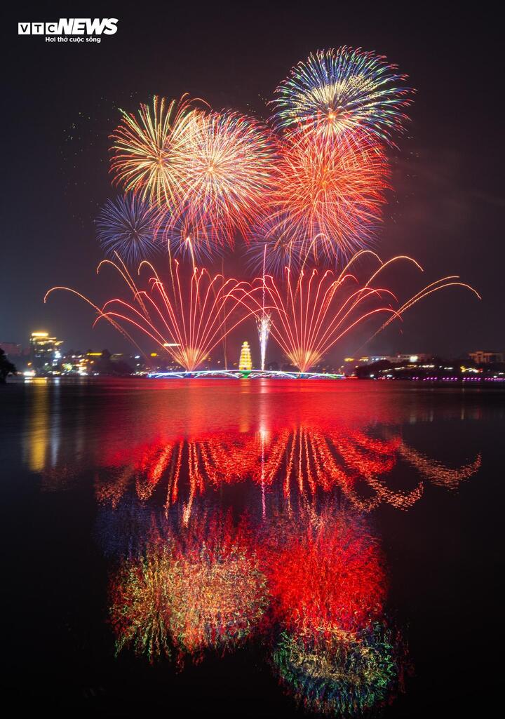 Rực rỡ màn pháo hoa mừng ngày Giỗ Tổ Hùng Vương - 7