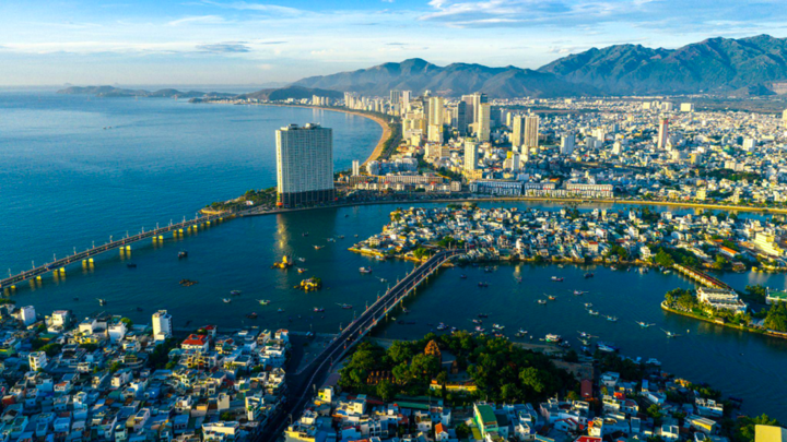 Mạng lưới giao thông đồng bộ dần hoàn thiện giúp tái định vị Nha Trang trên bản đồ đầu tư. (Nguồn: Minh Tú)