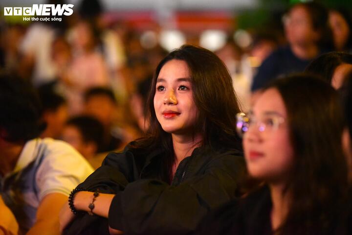 Các bạn trẻ tại Mũi Né tự hào chứng kiến quê hương thay đổi từng ngày.