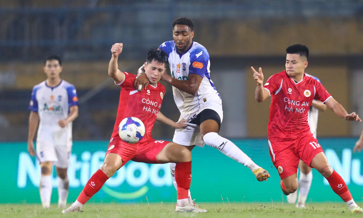 CLB Công an Hà Nội đấu với Sông Lam Nghệ An ở vòng 20 V.League. (Ảnh: Như Đạt)