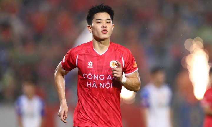 Đình Bắc lập hattrick giúp CLB Công an Hà Nội thắng Sông Lam Nghệ An 4-2. (Ảnh: Như Đạt)