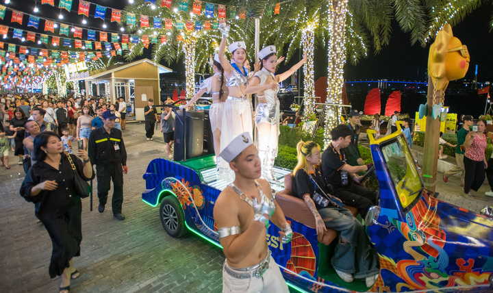 VUI-Fest Ha Long lúc này đã vượt khỏi khuôn khổ một khu chợ đêm thông thường để trở thành tổ hợp giải trí đẳng cấp.