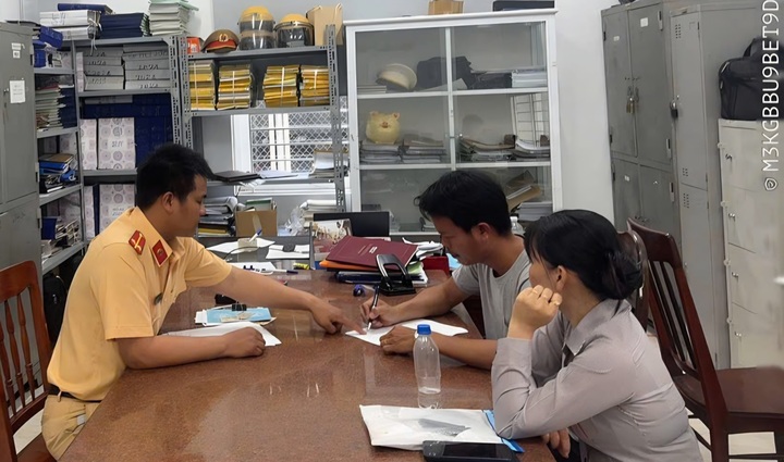 N.T.T. làm việc với cơ quan chức năng. (Ảnh: G.T)