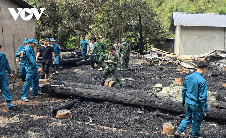 Hiện trường vụ cháy chỉ còn đống tro tàn.