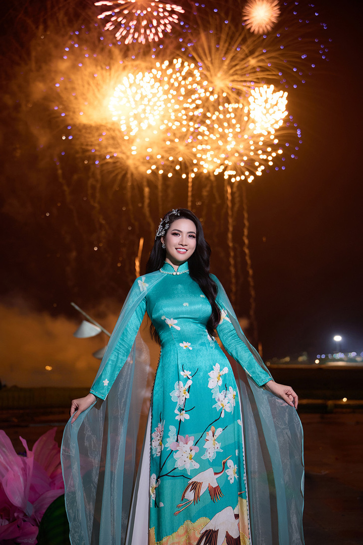 Phan Thị Mơ xuất hiện trong vai trò trình diễn ở các đại cảnh của chương trình. Người đẹp sinh năm 1990 cho biết cô hào hứng khi được góp mặt trong một tổng thể mang đậm màu sắc văn hóa, lịch sử – nơi mỗi tiết mục đều là mảnh ghép góp phần tái hiện bức tranh truyền thống dân tộc.