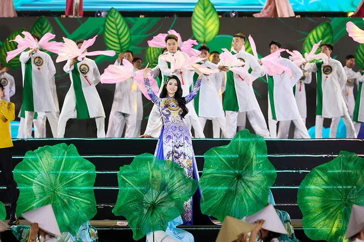 Theo người đẹp, việc xuất hiện trong một chương trình mang đậm yếu tố lịch sử và văn hóa như Lễ hội Hoa Lư không chỉ là một hoạt động nghề nghiệp, mà còn là trải nghiệm đáng nhớ.