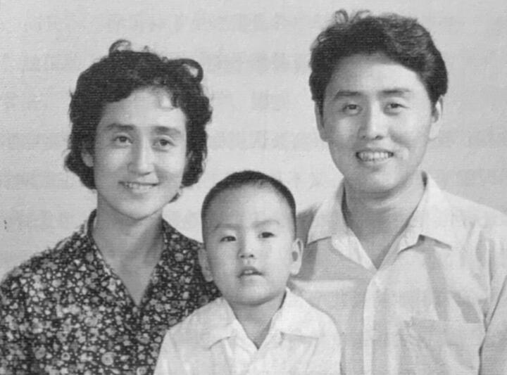 Cặp đôi có một con trai, hiện đang là doanh nhân thành đạt.