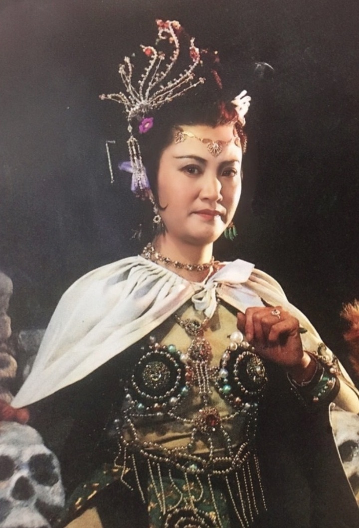 "Bạch Cốt Tinh" Dương Xuân Hà ôm mối hận, cạch mặt nữ đạo diễn quá cố.