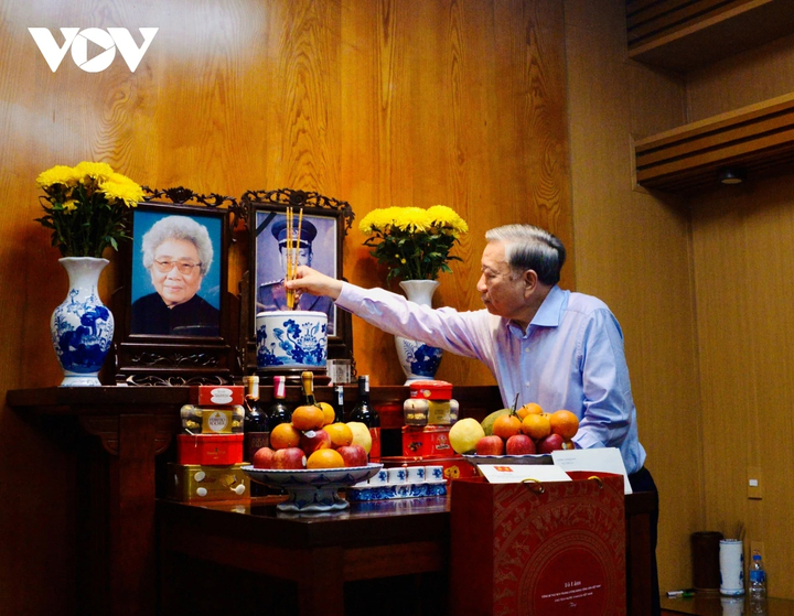 Tổng Bí thư, Chủ tịch nước Tô Lâm thắp hương Đại tướng, Chủ tịch nước Lê Đức Anh.