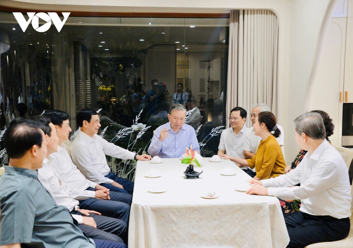 Tổng Bí thư, Chủ tịch nước Tô Lâm cùng đoàn gặp gỡ gia đình Thủ tướng Võ Văn Kiệt