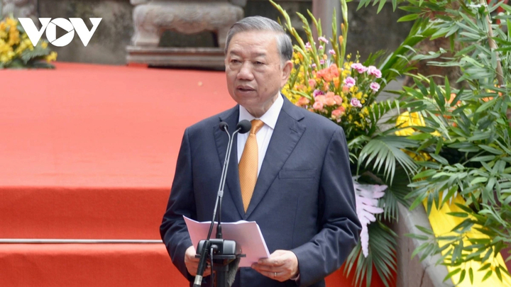 Tổng Bí thư, Chủ tịch nước Tô Lâm nói chuyện thân mật với đông đảo bà con nhân dân.