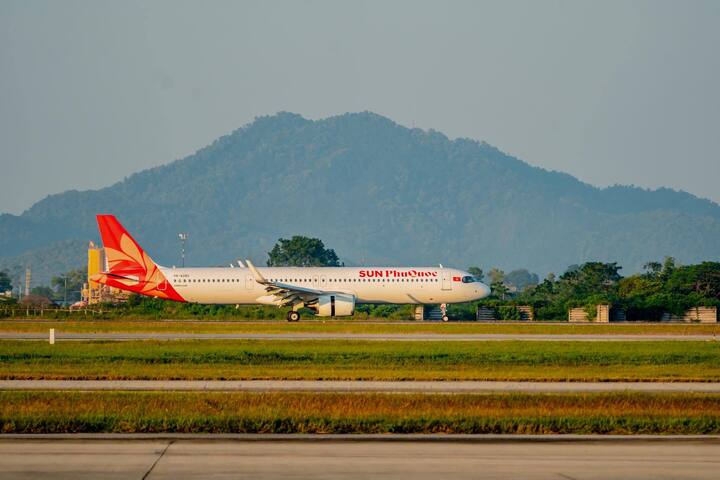 Giá vé máy bay chặng Hà Nội - Phú Quốc dịp nghỉ hè tăng cao. (Ảnh minh họa: Sun Phú Quốc Airways).