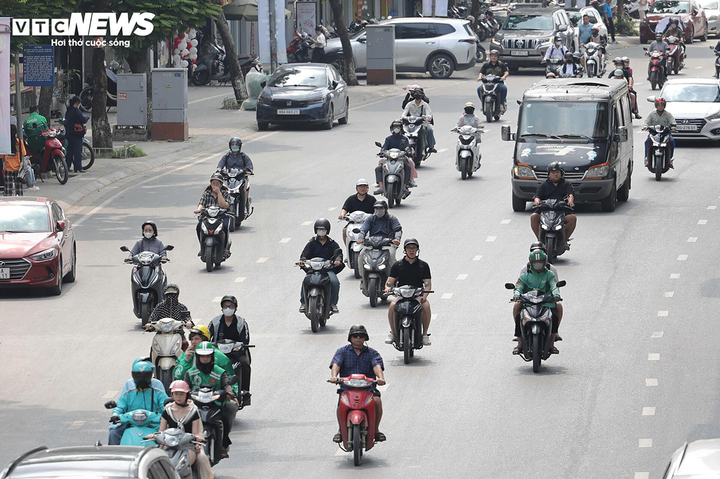 Ngày 28/4, miền Bắc phổ biến trời nắng, có nơi nắng nóng trước khi đón không khí lạnh gây mưa dông diện rộng. (Ảnh minh hoạ)