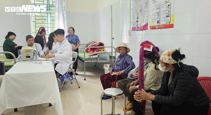 Hệ thống y tế cơ sở của Quảng Ninh được củng cố để đáp ứng yêu cầu khám sức khỏe sàng lọc cho người dân.