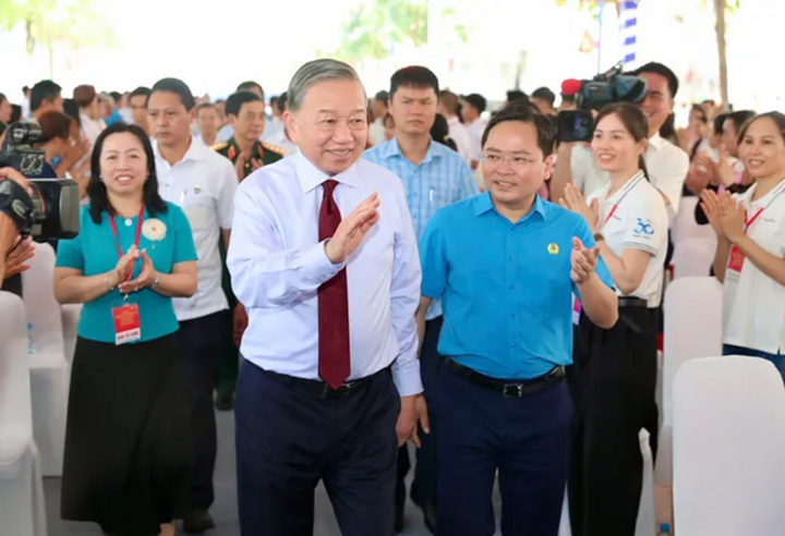 Tổng Bí thư, Chủ tịch nước Tô Lâm cùng đoàn công tác đến thăm công nhân tại TP.HCM. (Ảnh: Hoàng Triều)