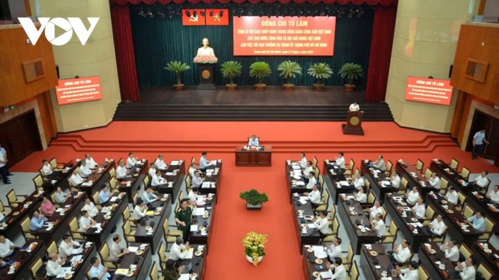 Quang cảnh cuộc làm việc.