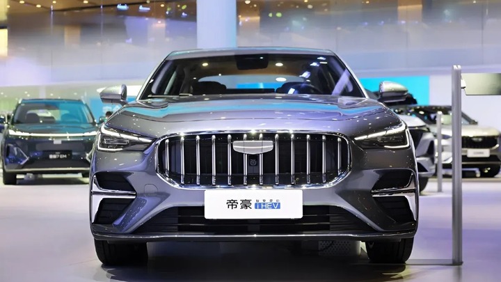 Geely ra mắt sedan giá chưa đến 300 triệu đồng, tiết kiệm xăng ngang xe tay ga - 2