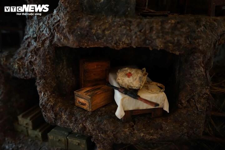 Theo anh, ước mong lớn nhất của một người mẹ khi ấy có lẽ chỉ là ngày hòa bình để con được trở về. Từ dòng suy nghĩ đó, tác phẩm dần thành hình.