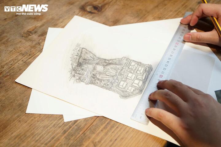 Tác phẩm được phát triển ý tưởng suốt 2 tuần trên bàn giấy.