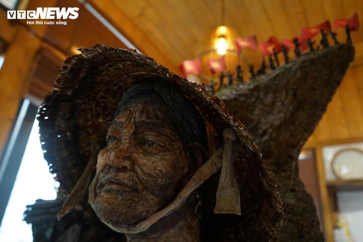 Ân bắt đầu từ tạo hình nhân vật người mẹ, sau đó dựng phần vách núi, hệ thống địa đạo rồi mới đi vào đặc tả từng chi tiết nhỏ.