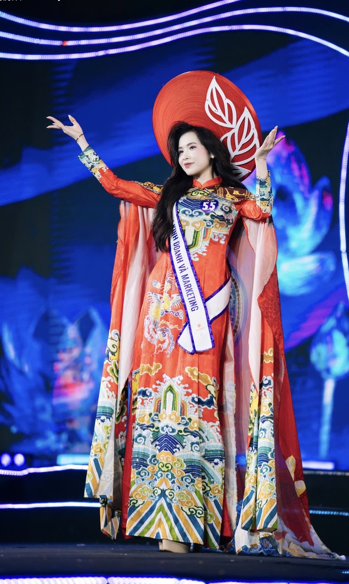 Từ một người chỉ cố gắng cho bản thân, Huyền dần học cách chịu trách nhiệm với tập thể, trở thành người kết nối và truyền động lực cho các thành viên trong câu lạc bộ.