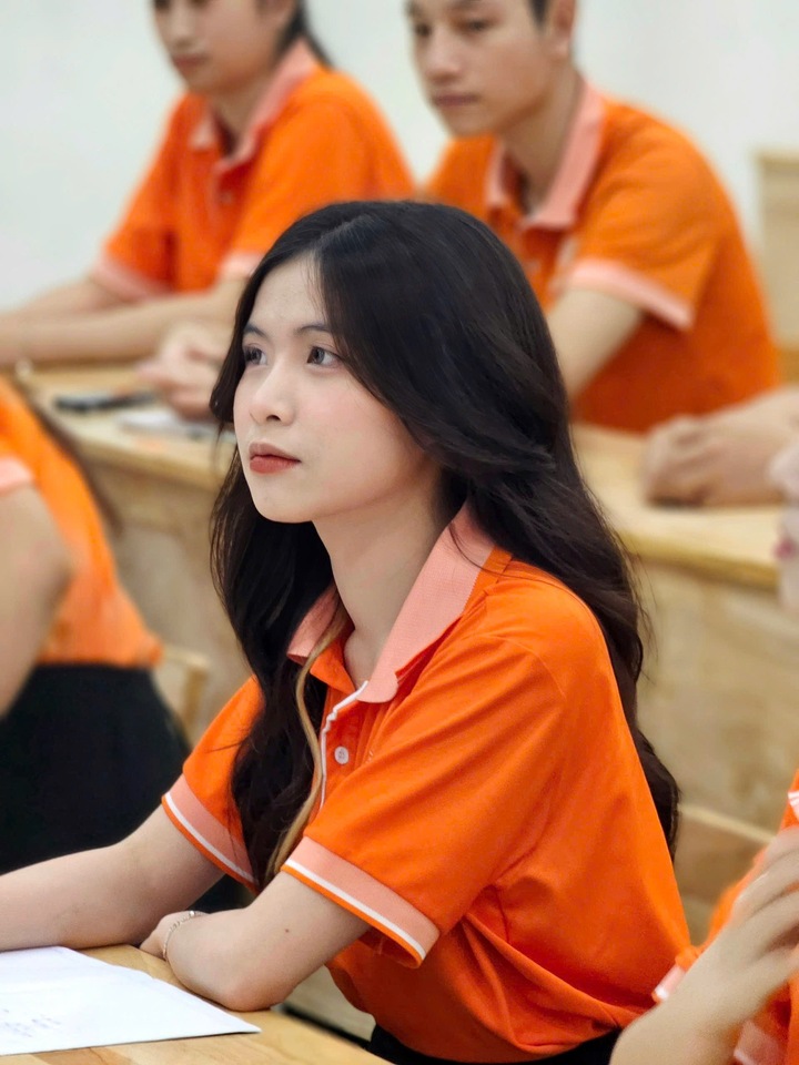 “Em không chọn cách giải thích định kiến, mà chọn hành động một cách nhất quán. Khi mình làm đủ lâu và đủ thật, điều ở lại sẽ là giá trị, không phải danh hiệu”, cô nói.