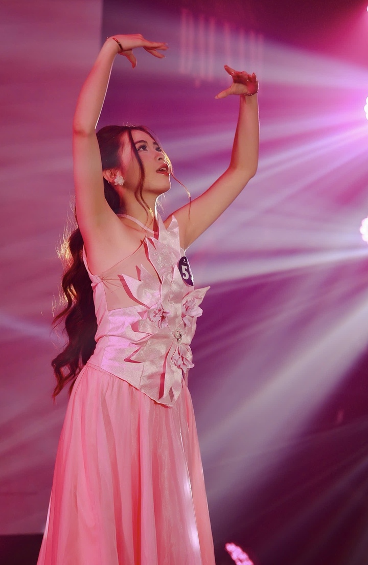 Ngọc Huyền thể hiện trong phần thi Tài năng.