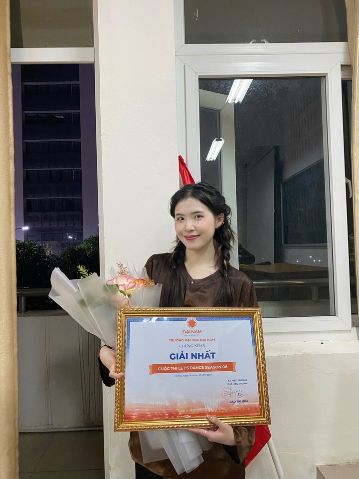 Huyền luôn cố gắng cân bằng thời gian học tập, hoạt động ngoại khoá để đạt nhiều thành tích.