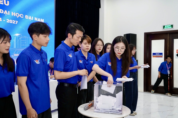 Cô còn là Phó bí thư Liên Chi Đoàn Khoa Quản trị Kinh Doanh và Marketing năng động và tích cực trong các hoạt động thanh niên.