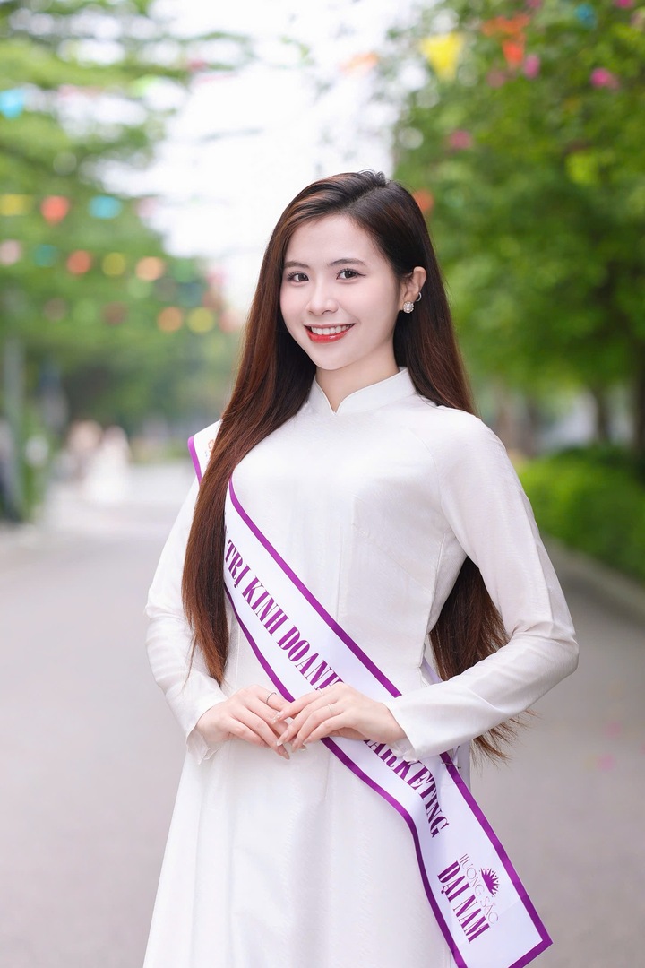 “Việc dám bước ra khỏi vùng an toàn đã thay đổi em rất nhiều, giúp em tự tin hơn và hiểu rõ bản thân hơn”, cô nói.