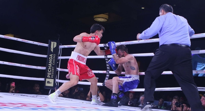 Pacquiao Jr tung mưa đòn trước Darrick Gates