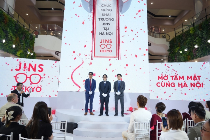 Hãng kính mắt Nhật JINS mở cửa hàng đầu tiên ở Hà Nội - 1