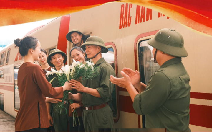 “Chuyến tàu đoàn viên: Chạm vào ký ức, Viết tiếp tự hào”.