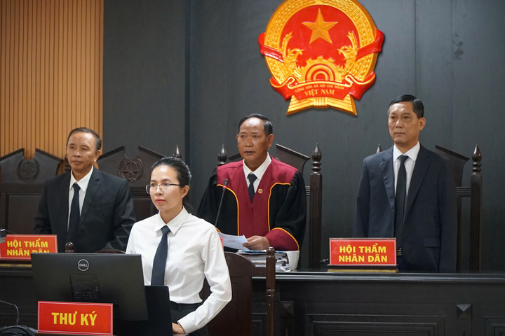 HĐXX tuyên phạt bị cáo Nguyễn Đình Thắng 11 năm tù.