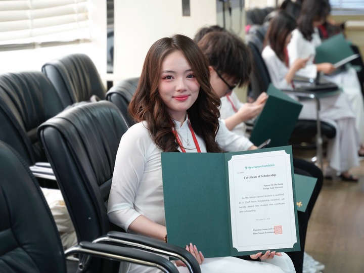 “Mạng xã hội với em không chỉ là nơi chia sẻ cuộc sống sinh viên, mà còn là cách để lan tỏa những kinh nghiệm học tập và góc nhìn tích cực tới các bạn trẻ,” Thu Hương chia sẻ.