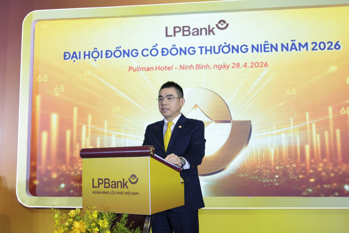 Ông Hồ Nam Tiến - Chủ tịch HĐQT LPBank phát biểu tại Đại hội.