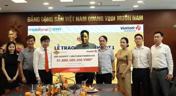 Ông Đ.T trúng giải độc đắc gần 92 tỷ đồng. (Ảnh: Đ.V)