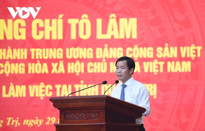 Bí thư tỉnh uỷ Quảng Trị Nguyễn Văn Phương báo cáo tại buổi làm việc