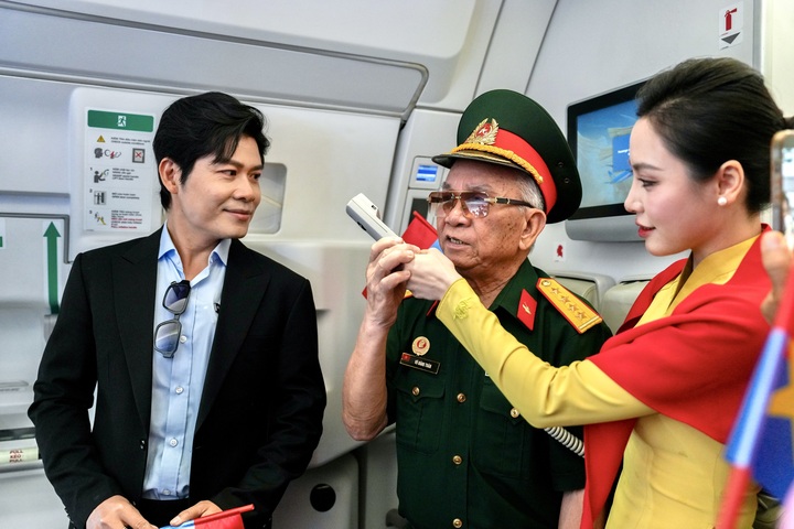 Đại uý, cựu chiến binh Vũ Đăng Toàn kể lại thời khắc chiếc xe tăng 390 do ông và đồng đội điều khiển húc đổ cánh cổng Dinh Độc Lập vào trưa ngày 30/4/1975.