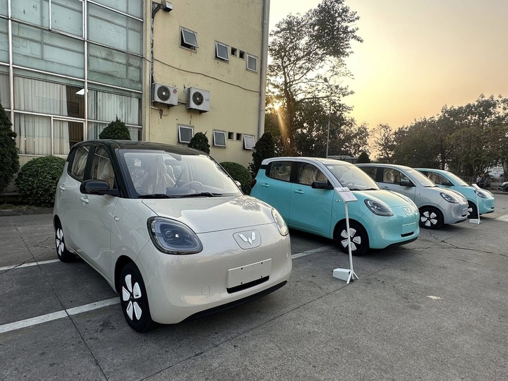 Mẫu xe điện mini thế hệ mới được nâng cấp lên thiết kế 5 cửa và hỗ trợ sạc nhanh.