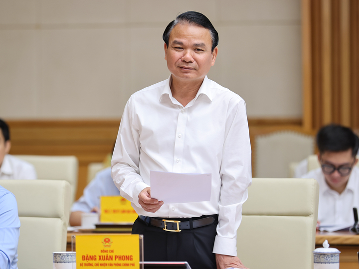 Bộ trưởng, Chủ nhiệm Văn phòng Chính phủ Đặng Xuân Phong báo cáo tại cuộc làm việc.