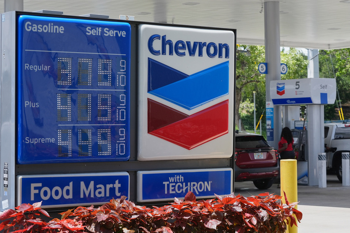 Trạm xăng Chevron ở Miami, Mỹ, ngày 28/4/2026. (Ảnh: AP/Marta Lavandier)