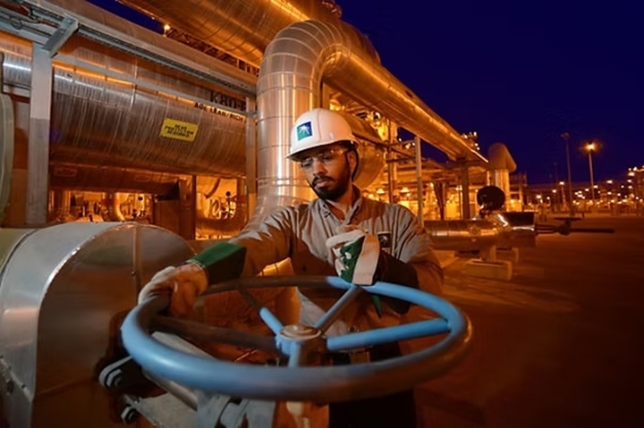 Với trữ lượng lớn và chi phí sản xuất thấp, mỏ Ghawar tiếp tục là nhân tố quan trọng ổn định thị trường dầu thế giới trong tương lai gần. (Ảnh: OneStep Power)