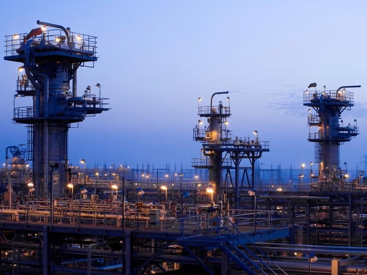 Mỏ dầu Ghawar được phát hiện vào năm 1948 và chính thức được khai thác từ năm 1951. Mỏ thuộc sở hữu và được điều hành bởi Tập đoàn Saudi Aramco. (Ảnh: NS Energy)