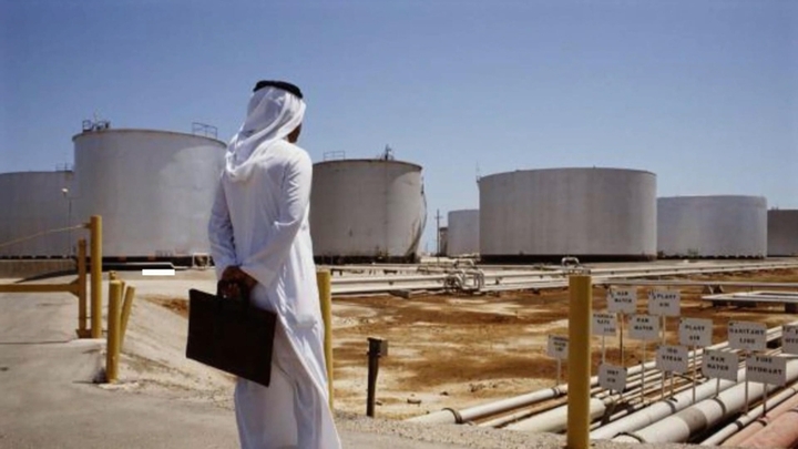 Dù được coi là “bất khả chiến bại” với khả năng cung cấp dầu cực lớn trong nhiều thập kỷ song dữ liệu từng công bố cho thấy sản lượng tối đa của mỏ Ghawar hiện nay khoảng 3,8 triệu thùng/ngày, thấp hơn khoảng 1/3 trong thập niên trước là 5,7 triệu thùng/ngày. (Ảnh: Bloomberg News)