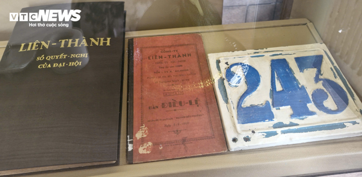 Các thế hệ nối nghiệp luôn lưu giữ thông tin, điều lệ, quy định kinh doanh của doanh nghiệp từ ngàn xưa.
