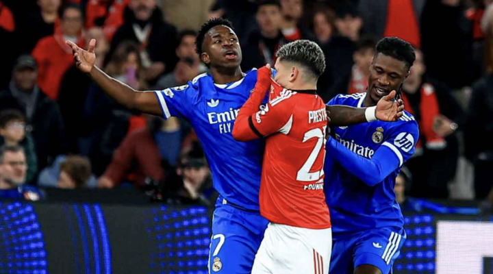 Quy định mới được thông qua xuất phát từ vụ việc giữa tiền đạo Vinícius Júnior (Real Madrid) và Gianluca Prestianni (Benfica) hồi tháng Hai. (Nguồn: ESPN)